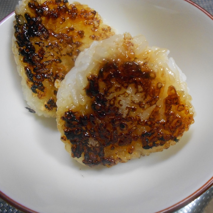 味付け簡単!オリーブオイルで焼いた焼きおにぎり